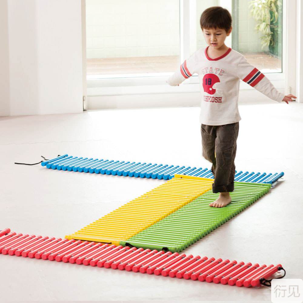 幼儿园中班幼儿体能课程：有趣的触觉板游戏