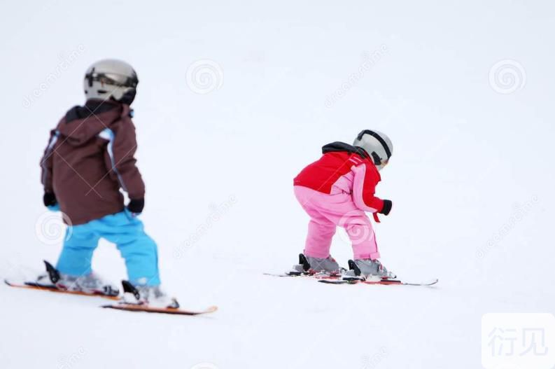 幼儿中班班体适能教案：滑雪